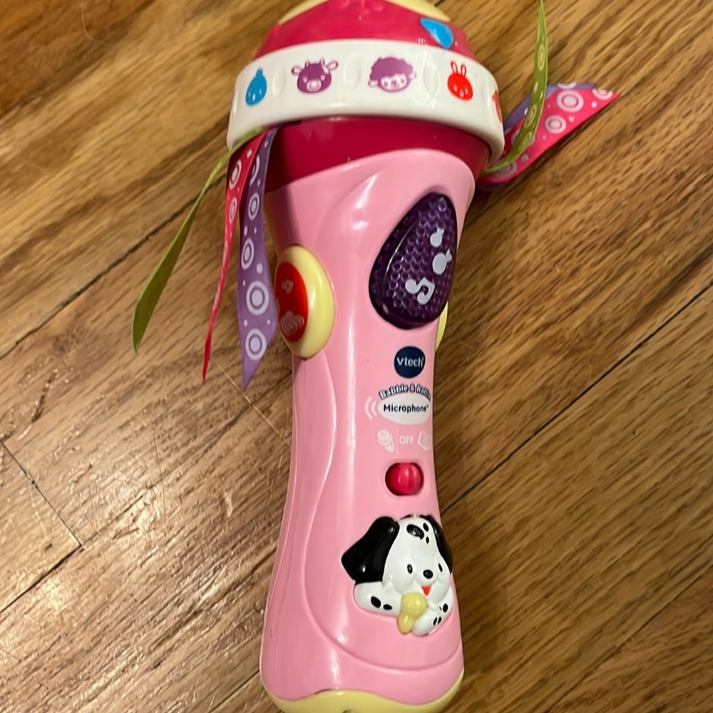 Vetch babble and rattle microphone